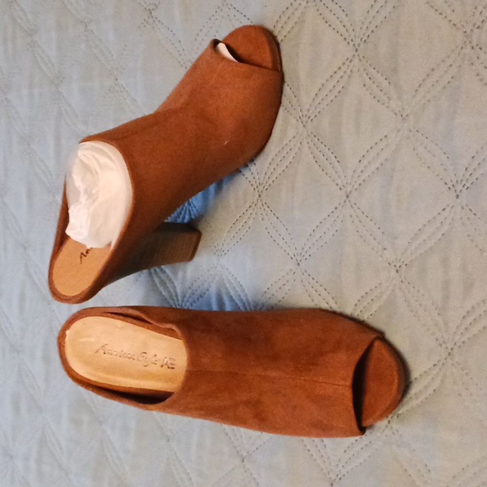 Women's shoes, size 7 by American Eagle in cognac.  4" heel.